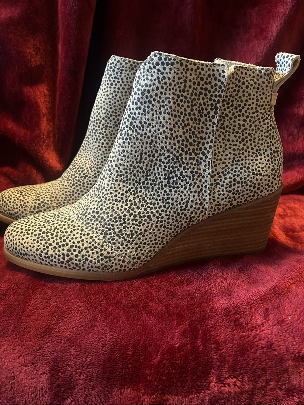TOMS Womens Clare Ankle Boot - Macadamia
New Without Tags Size 10